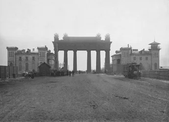 La Puerta del Triunfo de Moscú en San Petersburgo, 1890s