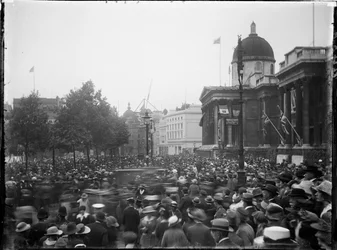 Trafalgar Square, St James, City Of Westminster, Londres, 28/06/1919 (foto en blanco y negro)