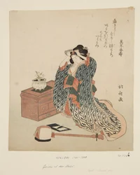 Tocadora de shamisen ajustando su cabello