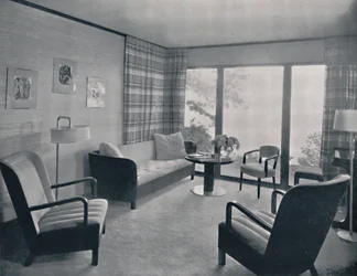 La sala de estar de una casa diseñada por Howard T. Fisher para Miss Ruth Page, 1935