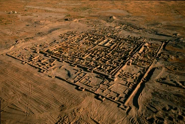 Aérea de Gonur, importante centro de la cultura del Oxus, colonia amurallada con cita central..., 2004 (foto)