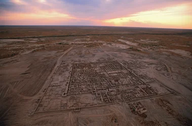 Aérea de excavación; Civilización del Oxus; Turkmenistán; yacimiento de Gonor Depe; Victor S..., 2004 (foto)
