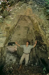 Arquitectura, Holmul, Guatemala, Maya, Francisco Estradabelli, Centro Homul, 2008 (foto)