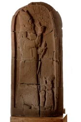 Museo de Berlín, Faraones nubios, Estela de Esarhaddon de Zenjirili, estela de Nastasen..., 2007 (foto)
