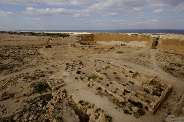 Cleopatra; La búsqueda de la última reina de Egipto; Catálogo de la exposición; página 22; Cleopatr..., 2011 (foto)