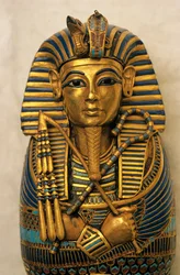 Ataúd para vísceras, Tutankamón; Exposición; Catálogo; Reino Nuevo; Egipto;, 2009 (foto)