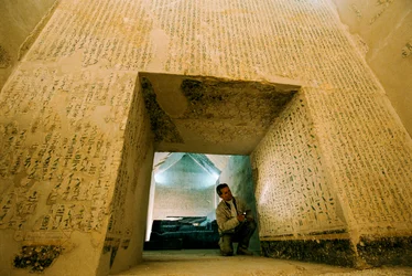 Egipto; Arqueología; Reino Antiguo; Saqqara, Audran Labrousse, Misión francesa, Pepi I, Tumba