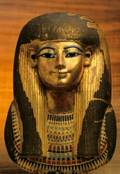 Máscara funeraria de Tuyu, bisabuela del rey Tut y esposa de Yuya; Oro; Tjuya;..., 2009 (foto)