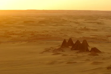 Gebel Barkal,Complejo de templos, faraón Taharka, templo Mut, B300, ciudad de Kareima, ri... del Nilo, 2007 (foto)