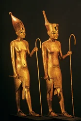 Figuras de madera dorada del faraón Rey Tut, Tutankamón, 2009 (foto)