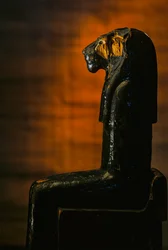 Estatua de la Diosa Leonina, Amenhotep II; Diosa Leonina; KV 35; Madera, 2009 (foto)