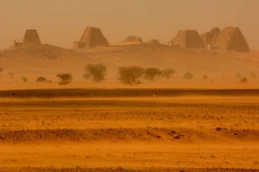 Pirámides de Meroe, pirámides de Begarawiya, Sudán; Nubia; faraones negros; Tercer Período Intermedio…, 2007