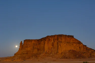 Puesta de luna y amanecer, Templo de Taharka, Puerta de Ram,Gebel Barkal,Complejo de templos, Faraón..., 2007 (foto)