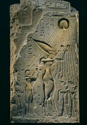 Relieve de Akenatón bajo Atón, balaustrada, Amenhotep IV. Como faraón, Akenatón es..., 2009 (foto)