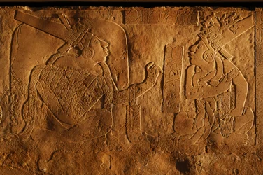 Banco del trono del Templo 19, Palenque, México, talla de Akhal Mo Nab, 2005 (foto)