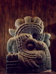 La serpiente de fuego Xiucoatl, arma del dios-sol Hutzilopochtil, que se cree..., 2010 (foto)