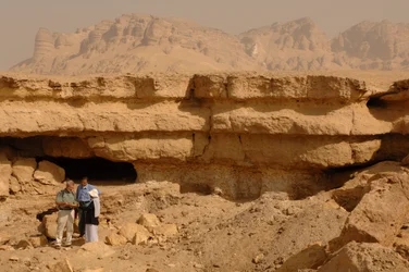 El manuscrito se encontró en una cueva similar, El Minya, Egipto, Evangelio de Judas; Códice T..., 2006 (foto)