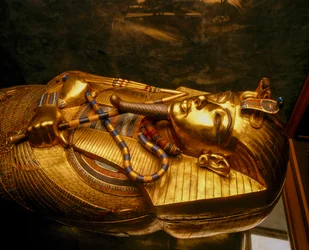 Valle de los Reyes, ataúd de oro, Tutankamón, que contenía su momia, Egipto, 2009 (foto)