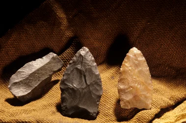 puntas de piedra, herramientas, artefactos, 2000 (foto)