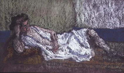 Mujer acostada en un diván