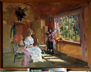 En la habitación. Mujer joven con un vestido ligero, sentada frente a la ventana, a través de la cual podemos ver el jardín, pleno verano. Pintura de Konstantin Alexeyevich Korovin (1861-1939), óleo sobre lienzo