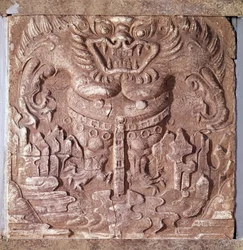 Arte coreano: ladrillo de terracota gris que representa un monstruo. Reino de Baekje (también Paekche o Paikchei), Corea. Siglo VII. Museo Nacional de Corea