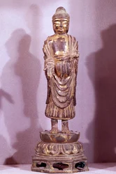 Arte coreano: estatuilla de Buda en bronce dorado. Período Silla, siglo VIII. Colección Hyung Pil Chun
