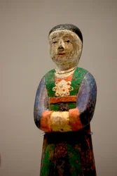 Figura decorativa de una tumba. Madera tallada policromada, final del período Joseon (Choson)