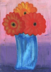 Flores de colores en un jarrón azul