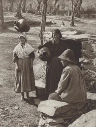 España: Hurdanos en el pozo (foto b/n)