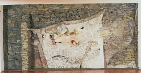 Relieve mural "Merzbarn"