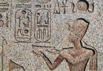 Obelisco con relieves e inscripciones de Ramsés II, Gran Templo de Amón, Tanis, Egipto, civilización egipcia, Nuevo Reino, Dinastía XIX