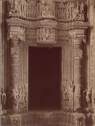 Interior de la puerta del templo Sas Bahu, Gwalior