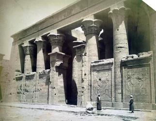 Fachada del templo, Edfu, Egipto, siglo XIX