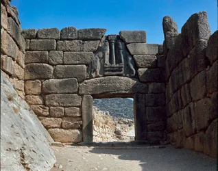 La Puerta de los Leones: sitio de la antigua ciudad de Micenas, en el Peloponeso (1500-1100 a.C.) Grecia