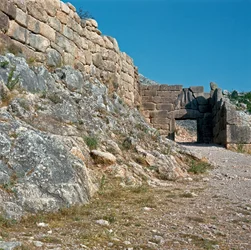 La Puerta de los Leones: sitio de la antigua ciudad de Micenas, en el Peloponeso (1500-1100 a.C.) Grecia