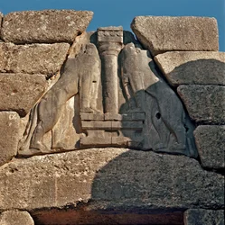 La Puerta de los Leones: sitio de la antigua ciudad de Micenas, en el Peloponeso (1500-1100 a.C.) Grecia