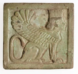 Placa con esfinge persa alada, c.525-401 a.C.