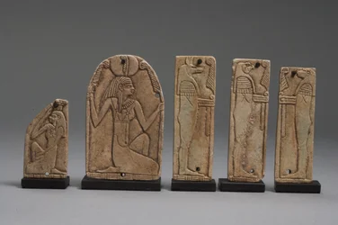 Placas de Maat, Neftis y los hijos de Horus, Período Dinástico Tardío