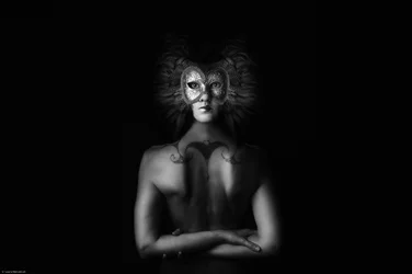 La misteriosa mujer enmascarada