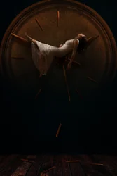 El sueño de la mujer en el reloj