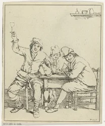 Tres hombres fumando y bebiendo en la mesa.