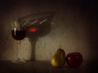 Vino y fruta melancólicos
