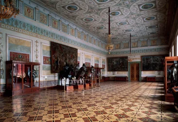 El Salón de los Caballeros del Arsenal del Hermitage en San Petersburgo, siglo XIX