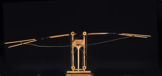 Máquina para volar con alas. Modelo del dibujo de Leonardo da Vinci. Museo de Ciencia y Tecnología, Milán
