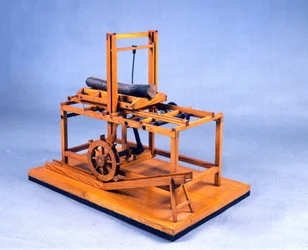 Modelo de madera de una sierra hidráulica accionada por engranajes y agua. Realizado a partir de un dibujo de Leonardo da Vinci (1452-1519). Museo de Ciencia y Tecnología, Milán.