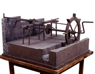 Modelo de madera de sierra hidráulica operada por engranajes y agua. Hecho según dibujo de Leonardo da Vinci (Leonardo de Vinci) (1452-1519) Museo de Ciencia y Tecnología, Milán