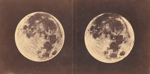 Luna llena: La luna izquierda fue fotografiada el 2 de junio de 1871. La luna derecha fue fotografiada...