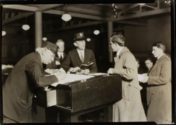 Un primer plano de Ellis Island