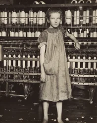 Addie Card, 12 años. Hilandera en una fábrica de algodón, North Pownal, Vermont, 1910.